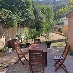 Dans Un Oasis De Verdure - *