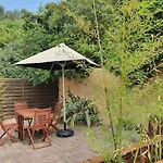 Dans Un Oasis De Verdure - Apartment *